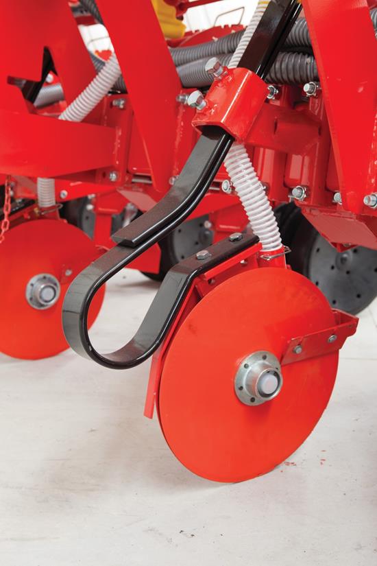 DISC TYPE FERTILIZER OPENER